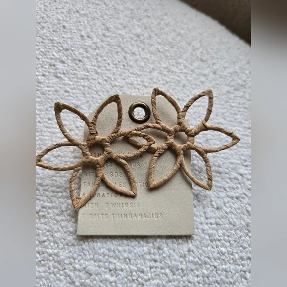 Anthropologie, Open Flower Raffia Woven Earrings, Tan - NEW! - Picture 3 of 10